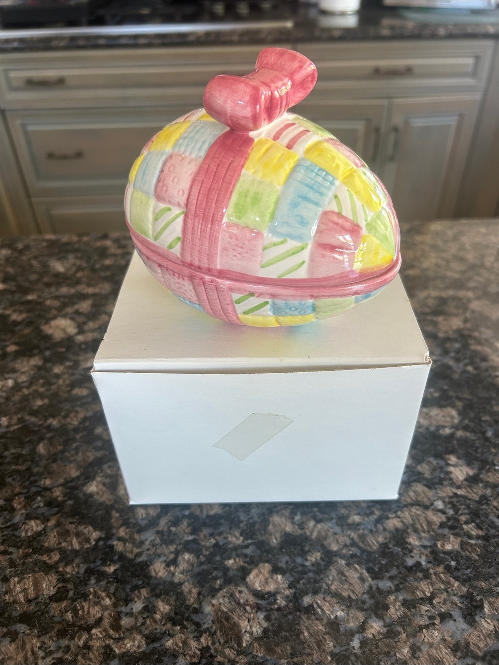 EASTER EGG  QUILT PATCHWORK BOW BOX CERAMIC NWT